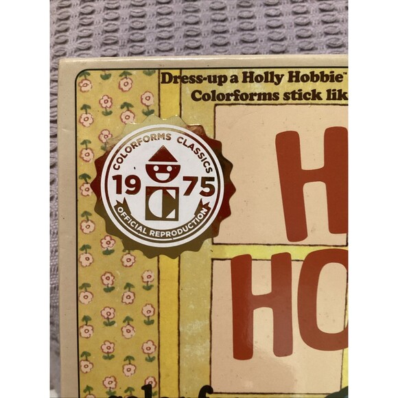 2017 Holly Hobbie Colorforms Classics Dress Up Set Toy Paper Doll with 4 Outfits - Picture 7 of 16